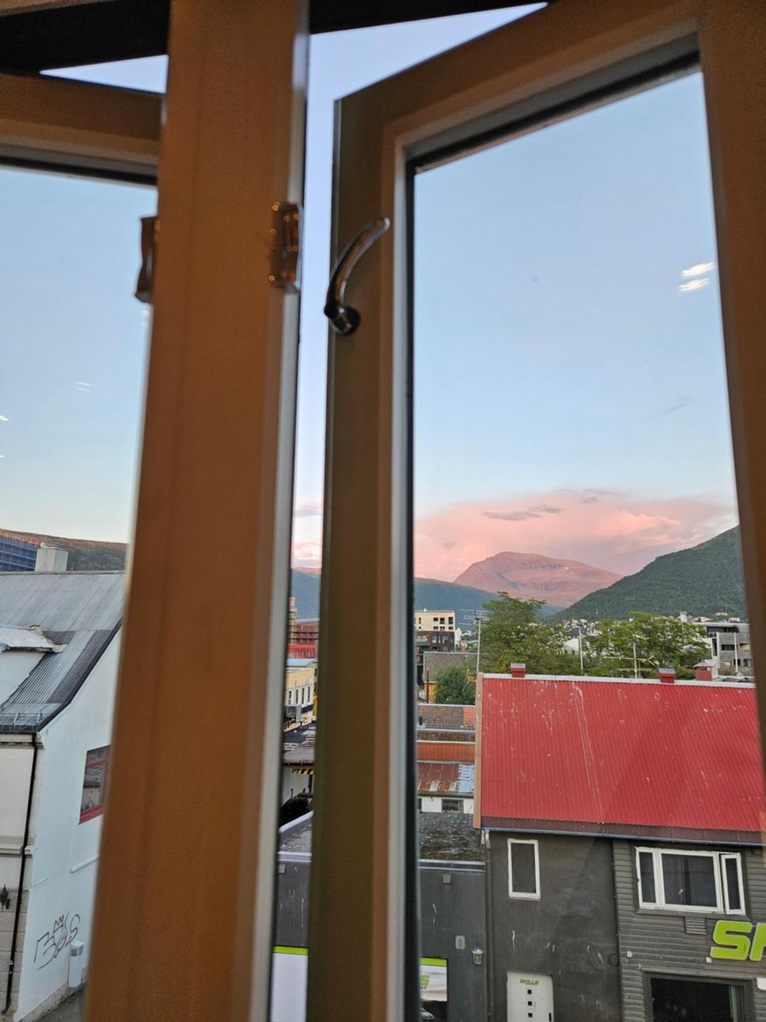 Modern Apartment In City Center Tromso Exterior photo